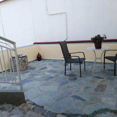 Апартаменты Sunny Cozy House With Grand Courtyard Леонидион Экстерьер фото