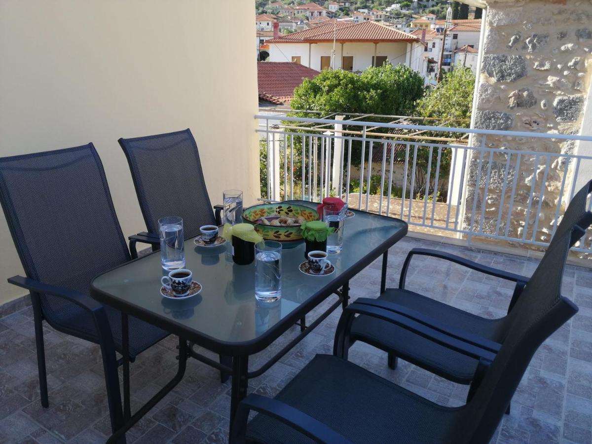 Апартаменты Sunny Cozy House With Grand Courtyard Леонидион Экстерьер фото