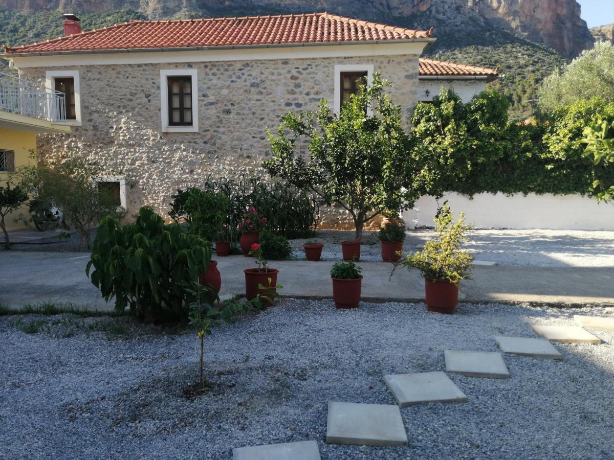 Апартаменты Sunny Cozy House With Grand Courtyard Леонидион Экстерьер фото